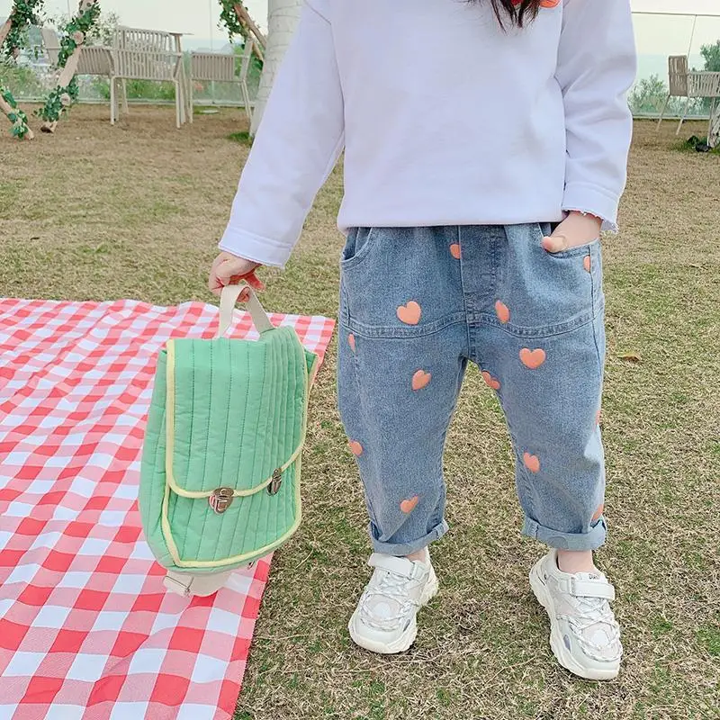 2020 Autumn Korean Style New Baby Girl Jeans Children's Fashion Denim Pants Kids Love Print Cowboy Pants Kids Trousers Jeans
2020 Autumn Korean Style New Baby Girl Jeans Children's Fashion Denim Pants Kids Love Print Cowboy Pants Kids Trousers Jeans