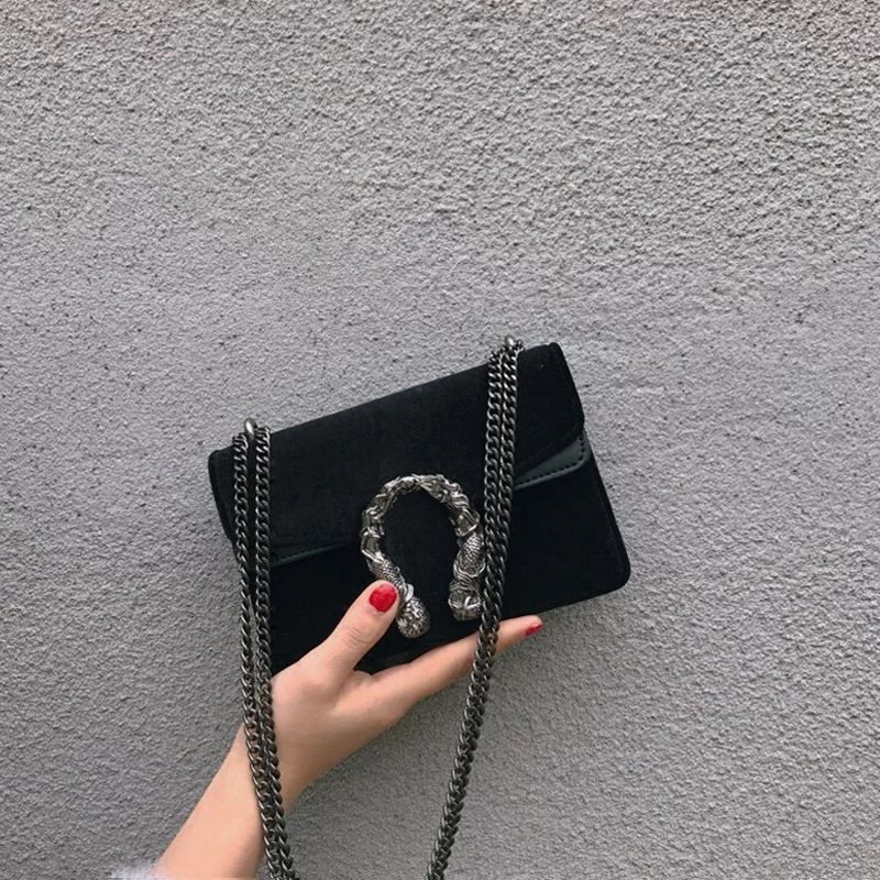 Bag Women 2020 New Chain Velvet Small Square Bag Retro All-match Shoulder Messenger Bags High Quality Women Purse and Handbags
Bag Women 2020 New Chain Velvet Small Square Bag Retro All-match Shoulder Messenger Bags High Quality Women Purse and Handbags