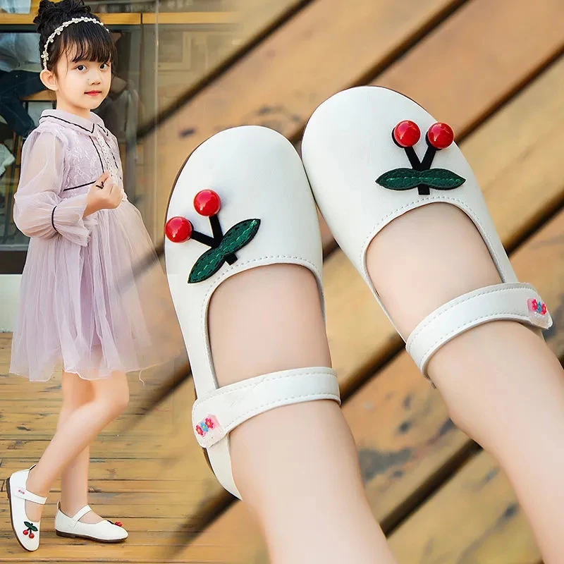 White leather shoes girls princess concise strawberry summer sneakers childrens walking fashion shoes
White leather shoes girls princess concise strawberry summer sneakers childrens walking fashion shoes