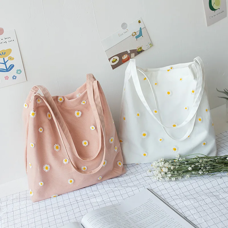 Solid Color Daisy Flower Single Shoulder Bag Large Capacity Women Lace Mesh Canvas Tote Bags 2021 New Summer Female Handbags
Solid Color Daisy Flower Single Shoulder Bag Large Capacity Women Lace Mesh Canvas Tote Bags 2021 New Summer Female Handbags
