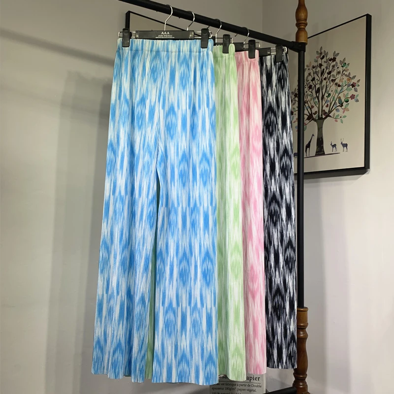 Women's Chiffon Wide Leg Pants Summer Casual Tie Dye Elastic Waist Long Trousers 2021 Ladies Streetwear Loose Straight Pants
Women's Chiffon Wide Leg Pants Summer Casual Tie Dye Elastic Waist Long Trousers 2021 Ladies Streetwear Loose Straight Pants