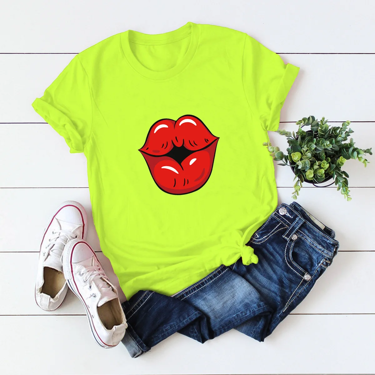 Sexy Red Lip Kiss Print T-Shirt Summer Cotton Short Sleeves Graphic Tees for Women Summer Kawaii Oversized Tshirts Female
Sexy Red Lip Kiss Print T-Shirt Summer Cotton Short Sleeves Graphic Tees for Women Summer Kawaii Oversized Tshirts Female