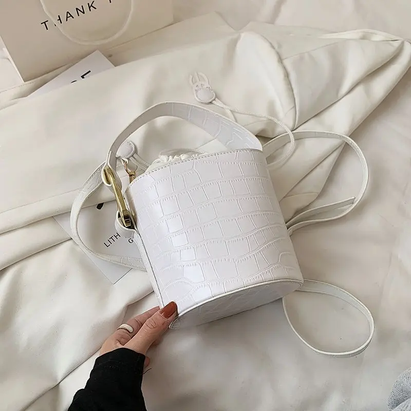 Small Chain Hand Bags for Women 2021 New Trend Fashion Brand Designer Crossbody Shoulder Bag Wild Female Bucket Handbags
Small Chain Hand Bags for Women 2021 New Trend Fashion Brand Designer Crossbody Shoulder Bag Wild Female Bucket Handbags