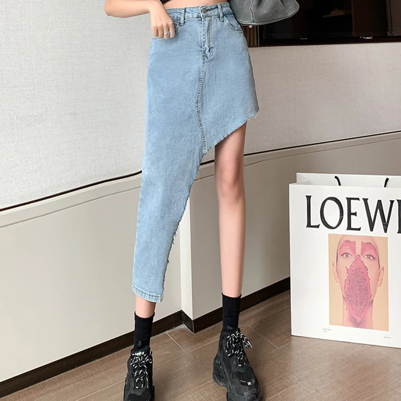 2021 spring and summer new real shot denim skirt fashion personality niche design A-line skirt high waist sexy femininity
2021 spring and summer new real shot denim skirt fashion personality niche design A-line skirt high waist sexy femininity