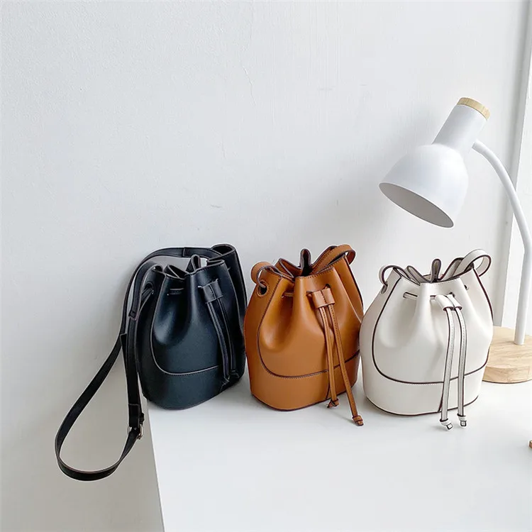Ins Korean Version New Ladies Shoulder Bag Female Fashion Trend Messenger Bag Women PU Large-capacity Stitching Bucket Bag
Ins Korean Version New Ladies Shoulder Bag Female Fashion Trend Messenger Bag Women PU Large-capacity Stitching Bucket Bag