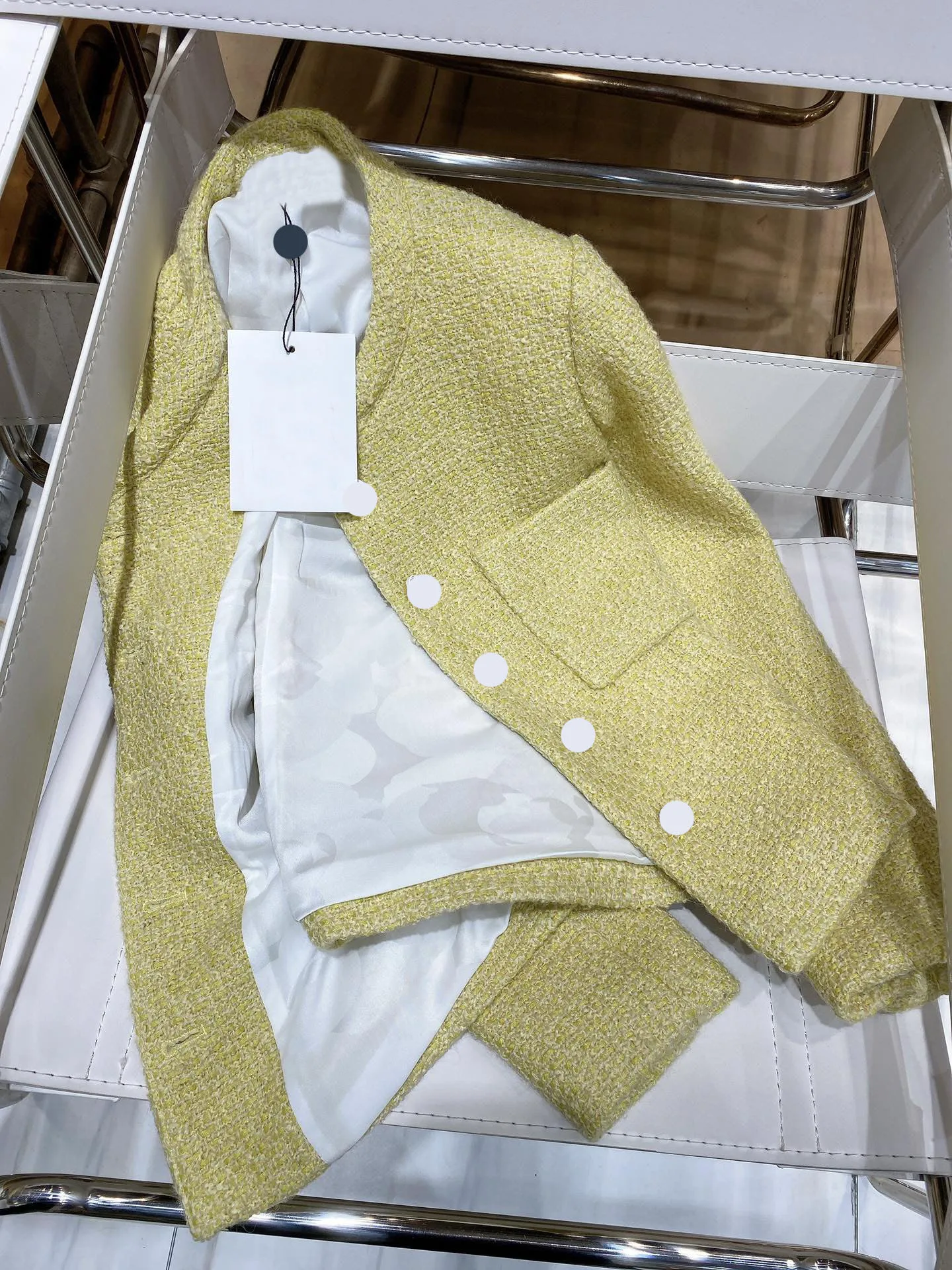 Fashion Tweed Jacket for Women Autumn 2021 Good Quality 3D Cut Double Pocket Slim Jacket Luxury Brand O-neck Wool Yellow Jackets
Fashion Tweed Jacket for Women Autumn 2021 Good Quality 3D Cut Double Pocket Slim Jacket Luxury Brand O-neck Wool Yellow Jackets