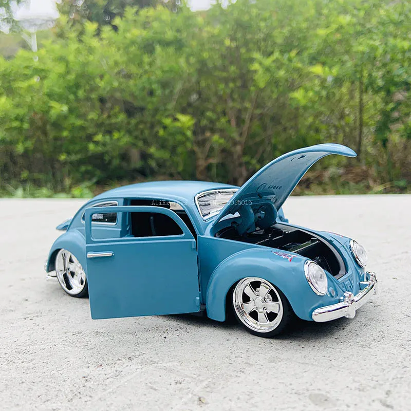 Maisto 1:24 Volkswagen Beetle Vintage car Modified version simulation alloy car model crafts decoration collection toy tools
Maisto 1:24 Volkswagen Beetle Vintage car Modified version simulation alloy car model crafts decoration collection toy tools
