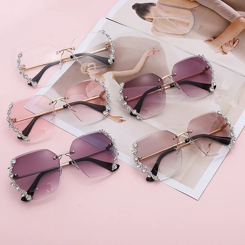Oversized Square Sun Glasses Ladies 2022 New Luxury Rhinestone Sunglasses Women Brand Designer Fashion Shades Big Square UV400
Oversized Square Sun Glasses Ladies 2022 New Luxury Rhinestone Sunglasses Women Brand Designer Fashion Shades Big Square UV400