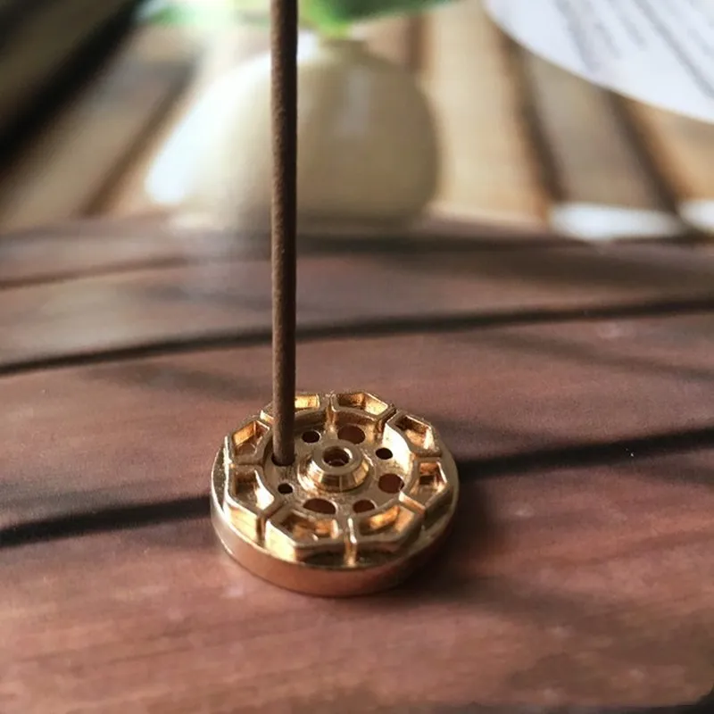 1PCS 9 Holes Mini Lotus Incense Burner Holder Plate for Incense Sticks Cones Small Censer Stand Plate Home Decor
1PCS 9 Holes Mini Lotus Incense Burner Holder Plate for Incense Sticks Cones Small Censer Stand Plate Home Decor