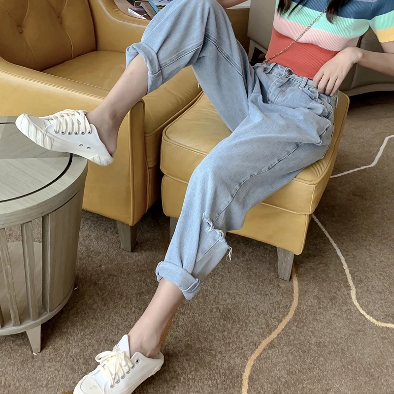 Xuan trousers high waist was thin hole pants loose nine points jeans women with retro rainbow stripes short-sleeved T-shirt
Xuan trousers high waist was thin hole pants loose nine points jeans women with retro rainbow stripes short-sleeved T-shirt