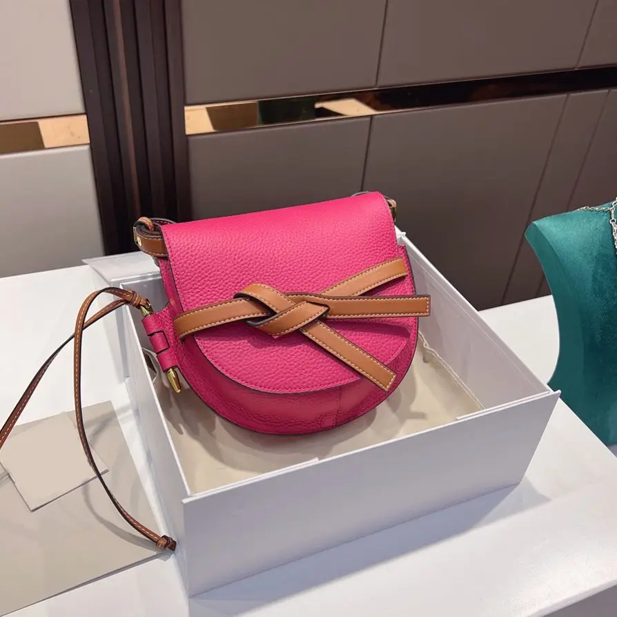 2021 autumn and winter new fashion, novelty, leisure, simple and versatile saddle bag, messenger bag, shoulder bag
2021 autumn and winter new fashion, novelty, leisure, simple and versatile saddle bag, messenger bag, shoulder bag