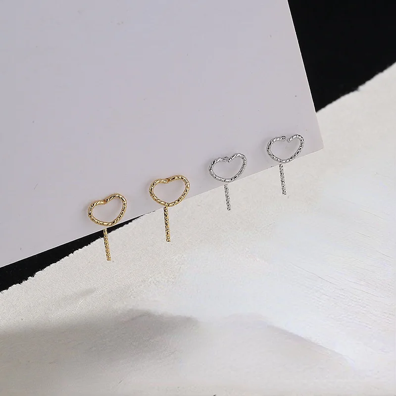 Modern Jewelry Heart Earrings 2021 New Design Hot Selling Golden Silvery Metal Love Stud Earrings For Girl Lady Gifts
Modern Jewelry Heart Earrings 2021 New Design Hot Selling Golden Silvery Metal Love Stud Earrings For Girl Lady Gifts