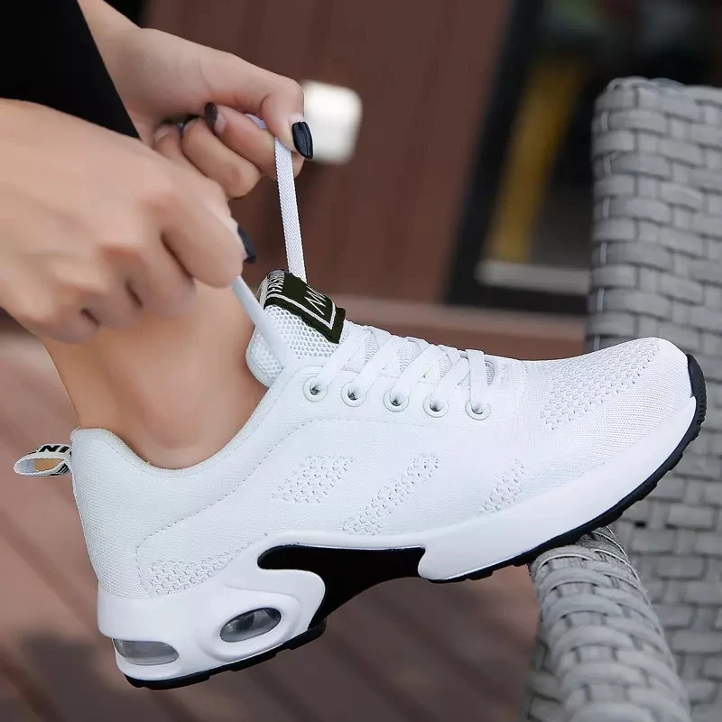 2019 New Women Shoes Flats Fashion Casual Ladies Shoes Woman Lace-Up Mesh Breathable Female Sneakers women zapatos de mujer 
2019 New Women Shoes Flats Fashion Casual Ladies Shoes Woman Lace-Up Mesh Breathable Female Sneakers women zapatos de mujer