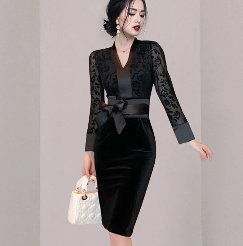 Новинка Осень 2021 черное бархатное женское платье во французском стиле с V-образным вырезом на шнуровке
Новинка Осень 2021 черное бархатное женское платье во французском стиле с V-образным вырезом на шнуровке