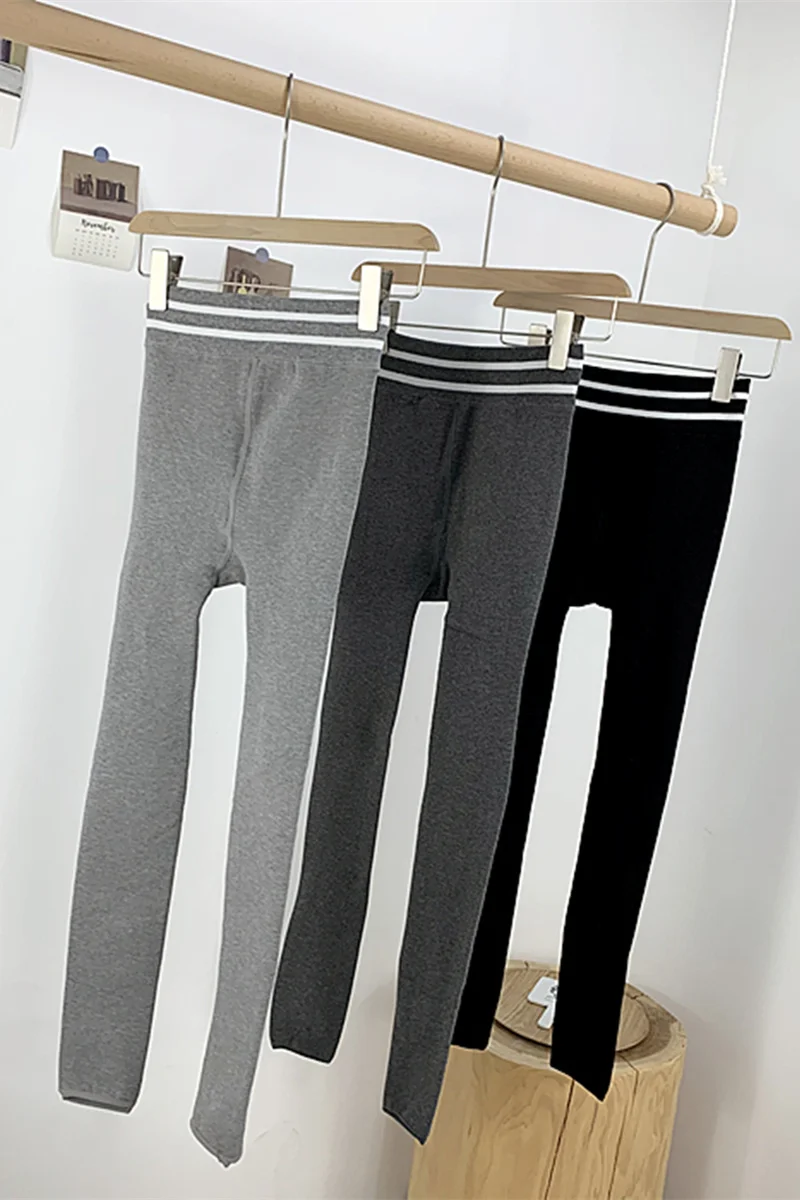 Sexy leggings women fitness pants autumn 2021 new warmth velvet high waist pantalon femme women's slim fit black feet pants gym
Sexy leggings women fitness pants autumn 2021 new warmth velvet high waist pantalon femme women's slim fit black feet pants gym