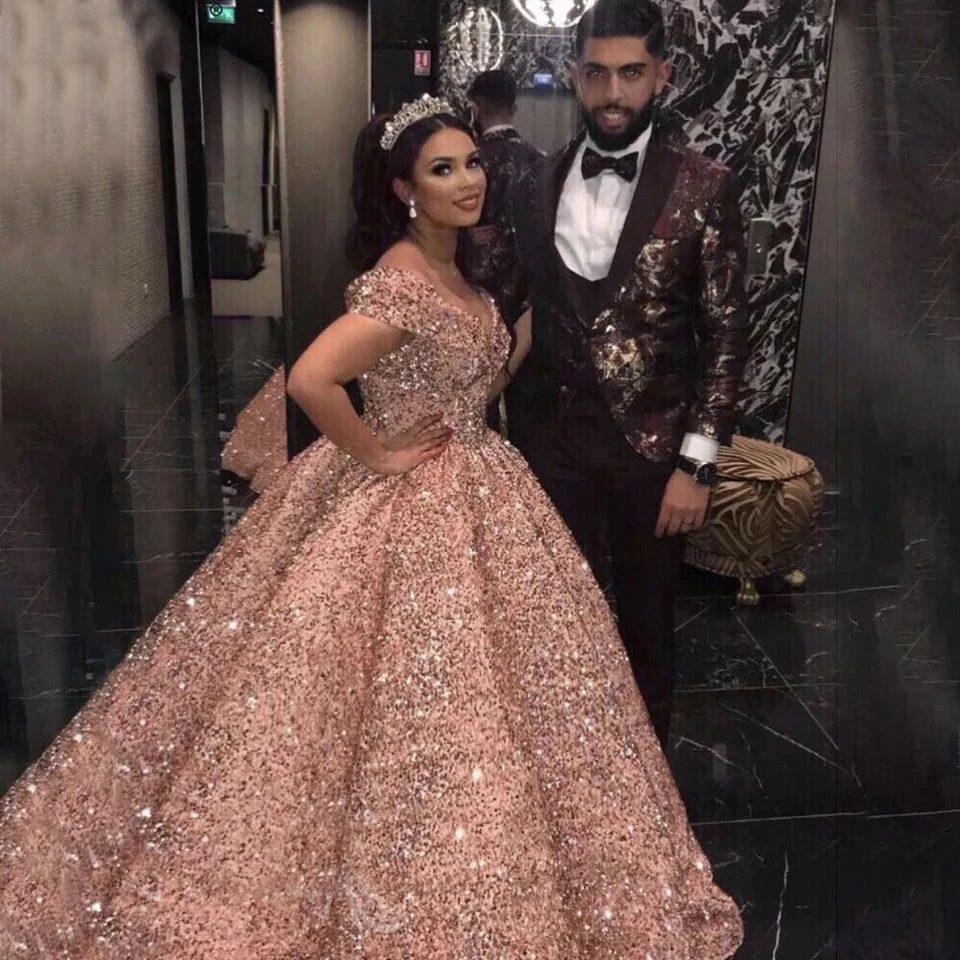 Luxury Dubai Sweetheart Sexy gold Wedding Dresses Sequined Off Shoulder Bridal Gowns Custom Made Plus Size
Luxury Dubai Sweetheart Sexy gold Wedding Dresses Sequined Off Shoulder Bridal Gowns Custom Made Plus Size