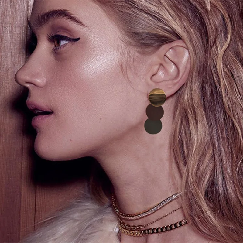 European And American Fashion Selling New Simple Wild Earrings Colored Metal Multilayer Disc Ladies Atmospheric Alloy Earrings
European And American Fashion Selling New Simple Wild Earrings Colored Metal Multilayer Disc Ladies Atmospheric Alloy Earrings
