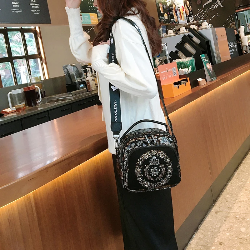 Split Leather Rhinestone Bee Women's Bag Diamond Fashion Purses and Handbags Luxury Designer Bolso Grande Mujer Sac A Main
Split Leather Rhinestone Bee Women's Bag Diamond Fashion Purses and Handbags Luxury Designer Bolso Grande Mujer Sac A Main