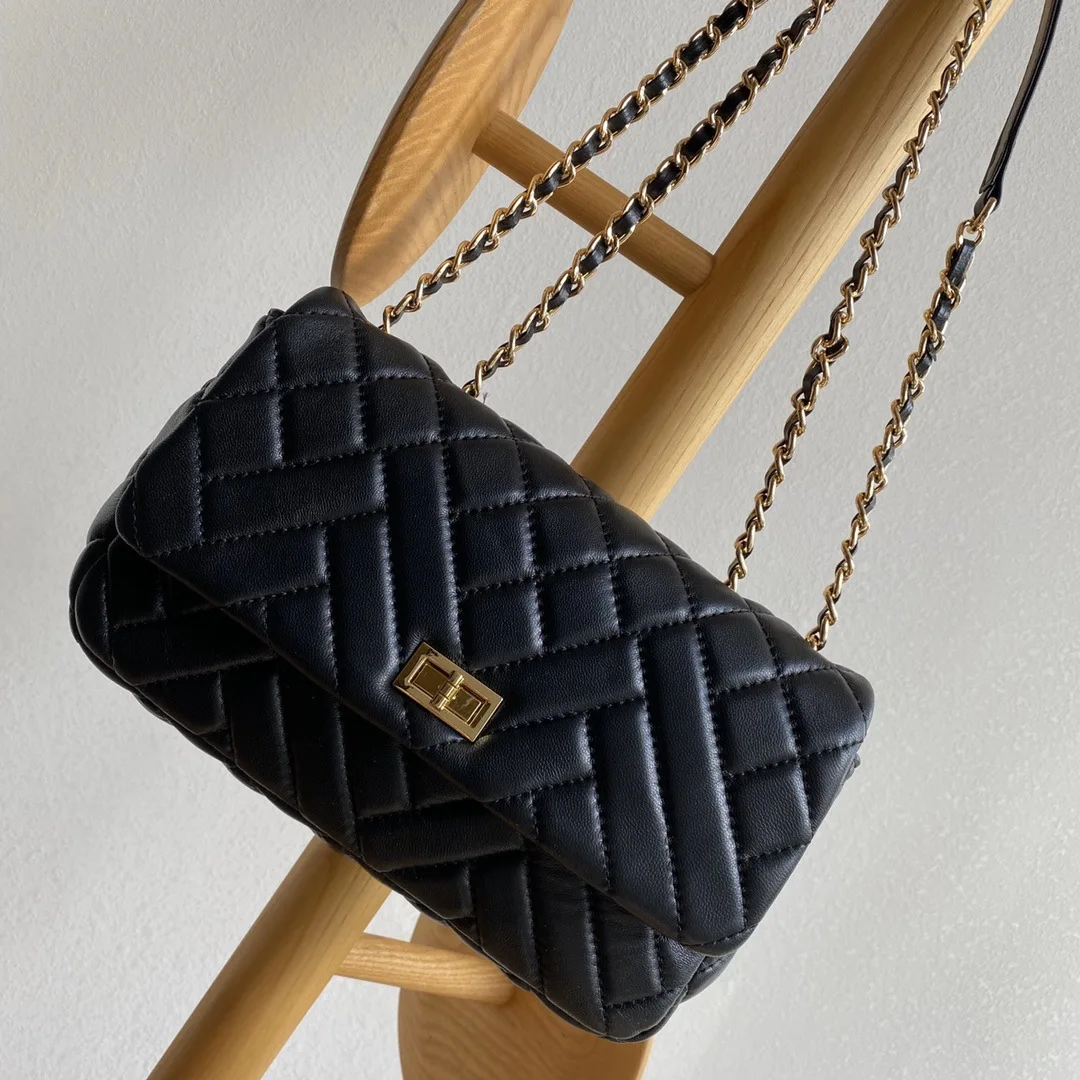 Fashion flip leather graceful chain bag women's sheepskin shoulder new all-match messenger bag
Fashion flip leather graceful chain bag women's sheepskin shoulder new all-match messenger bag