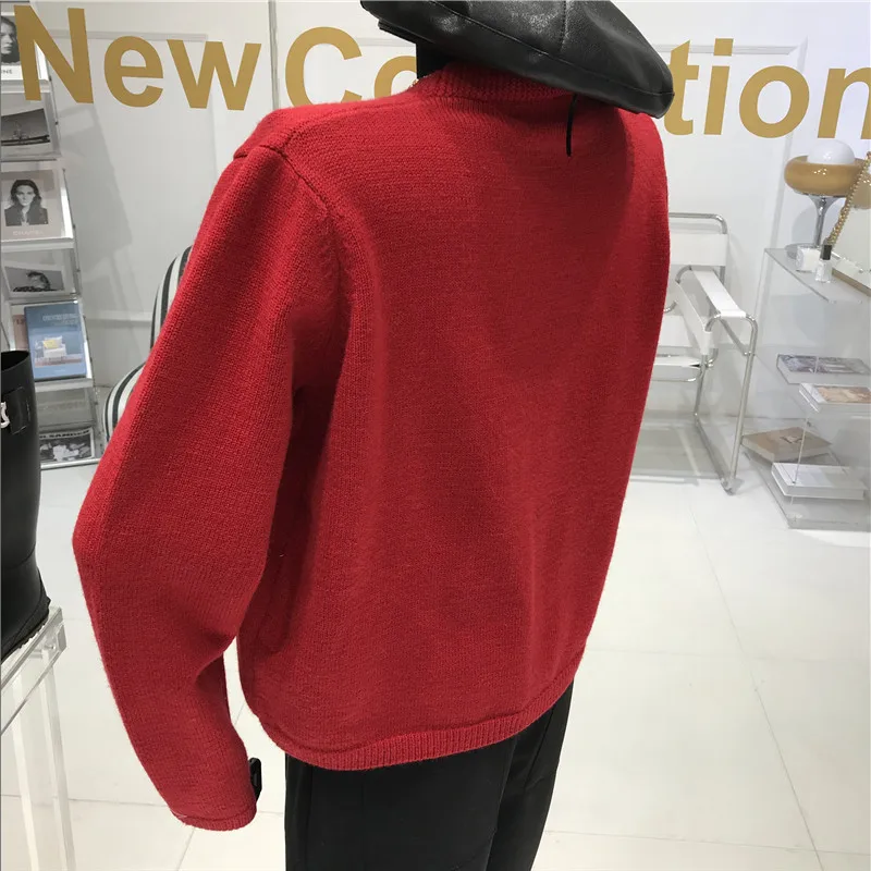 Niche Design Vintage Love Button Sweater Women's 2021 New Loose V-neck Knitted Cardigan
Niche Design Vintage Love Button Sweater Women's 2021 New Loose V-neck Knitted Cardigan