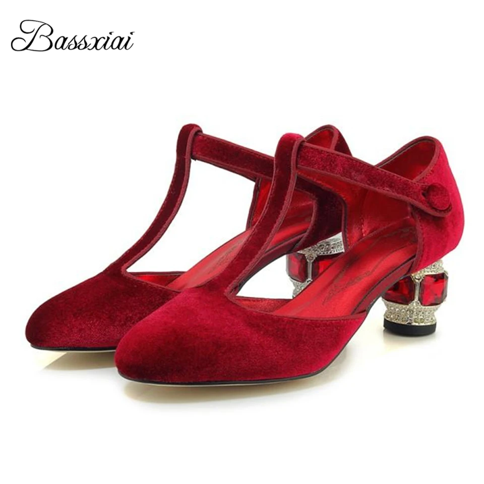 Luxury Velvet T-Strap Women Pumps Jeweled Rhinestone 6cm Heel Round Toe Side Cut Outs Spring Autumn Banquet Shoes Woman
Luxury Velvet T-Strap Women Pumps Jeweled Rhinestone 6cm Heel Round Toe Side Cut Outs Spring Autumn Banquet Shoes Woman