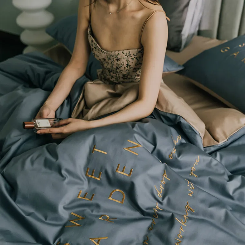 Комплект постельного белья из четырех предметов для спальни, роскошный сатиновый хлопковый теплый пододеяльник с вышивкой, модный простой ...
Комплект постельного белья из четырех предметов для спальни, роскошный сатиновый хлопковый теплый пододеяльник с вышивкой, модный простой ...