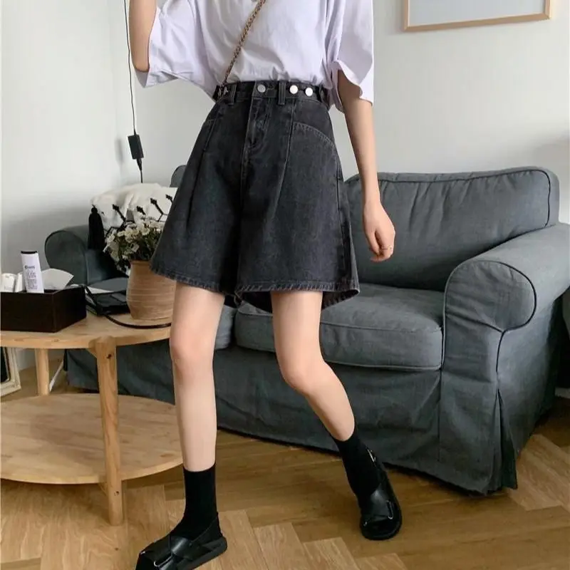 Summer new ins wide leg curled denim shorts women's Korean high waist versatile loose thin A-line hot pants thin
Summer new ins wide leg curled denim shorts women's Korean high waist versatile loose thin A-line hot pants thin