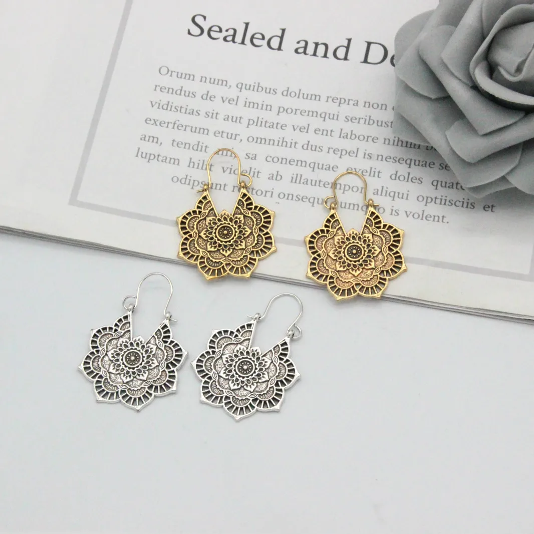 European and American ethnic style metal hollow flower flower earrings Bohemian carved palace style earrings
European and American ethnic style metal hollow flower flower earrings Bohemian carved palace style earrings