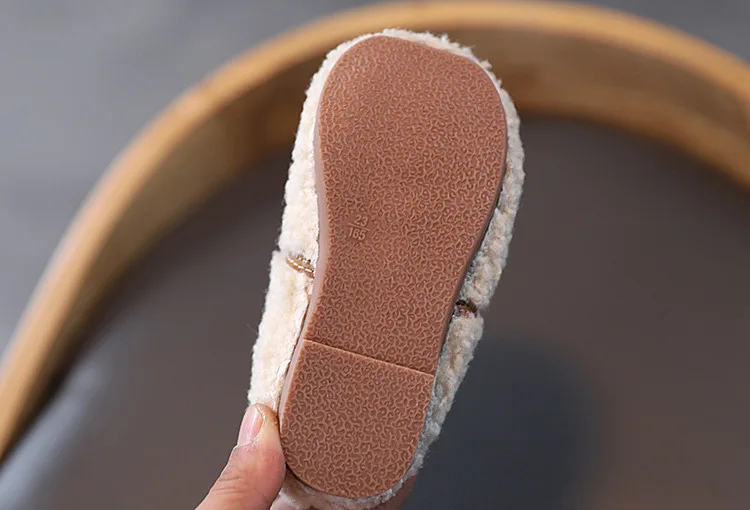 Hairy Shoes Thick-soled Lamb Hair Velvet Baby Bean Shoes Cotton Shoes To Keep Warm Trend Children Shoes Girls Little Girl Shoes
Hairy Shoes Thick-soled Lamb Hair Velvet Baby Bean Shoes Cotton Shoes To Keep Warm Trend Children Shoes Girls Little Girl Shoes