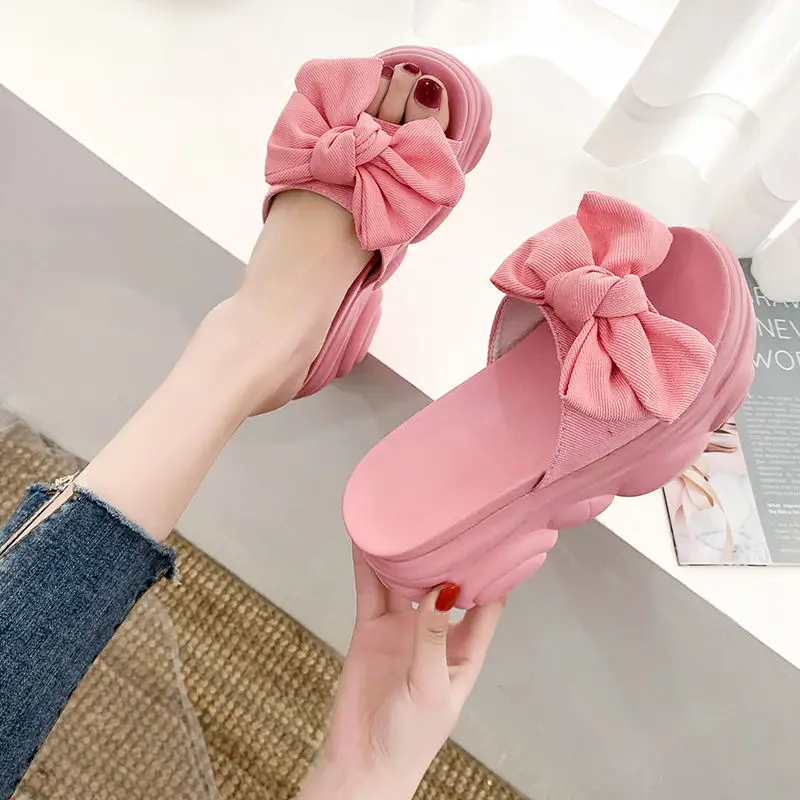 Bowknot Internet Hot Slippers Women's Summer Thick Bottom Outdoors 2021 New Wedge Platform Lazy Height Increasing Insole Sandals 
Bowknot Internet Hot Slippers Women's Summer Thick Bottom Outdoors 2021 New Wedge Platform Lazy Height Increasing Insole Sandals
