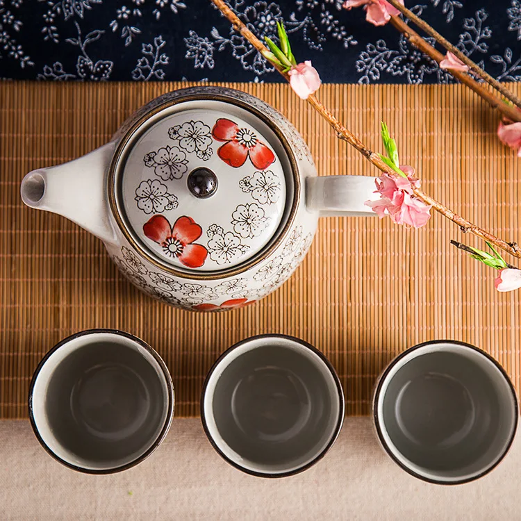 Yamada Japanese-style Hand-painted Under-glaze Coloured Teapot Set with One Pot and Five Cups Tea Set Thanksgiving
Yamada Japanese-style Hand-painted Under-glaze Coloured Teapot Set with One Pot and Five Cups Tea Set Thanksgiving