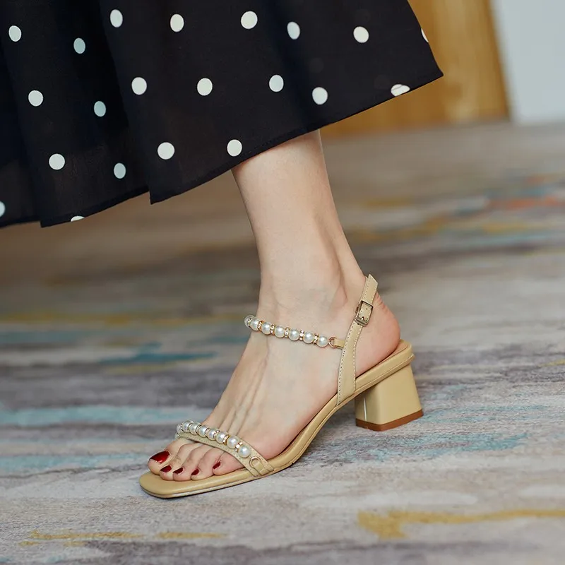 2021 New Shoes Women Leather Buckle Sandals Rubber Beach Sandals Pumps Women Shoes Low Heels Women Square Heel Summer Shoes
2021 New Shoes Women Leather Buckle Sandals Rubber Beach Sandals Pumps Women Shoes Low Heels Women Square Heel Summer Shoes