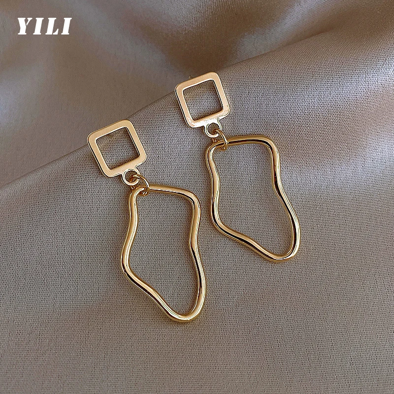 Серьги-подвески Неоготические металлические с геометрическим рисунком женские, ажурные витые ассиметричные ювелирные украшения в Корейск...
Серьги-подвески Неоготические металлические с геометрическим рисунком женские, ажурные витые ассиметричные ювелирные украшения в Корейск...