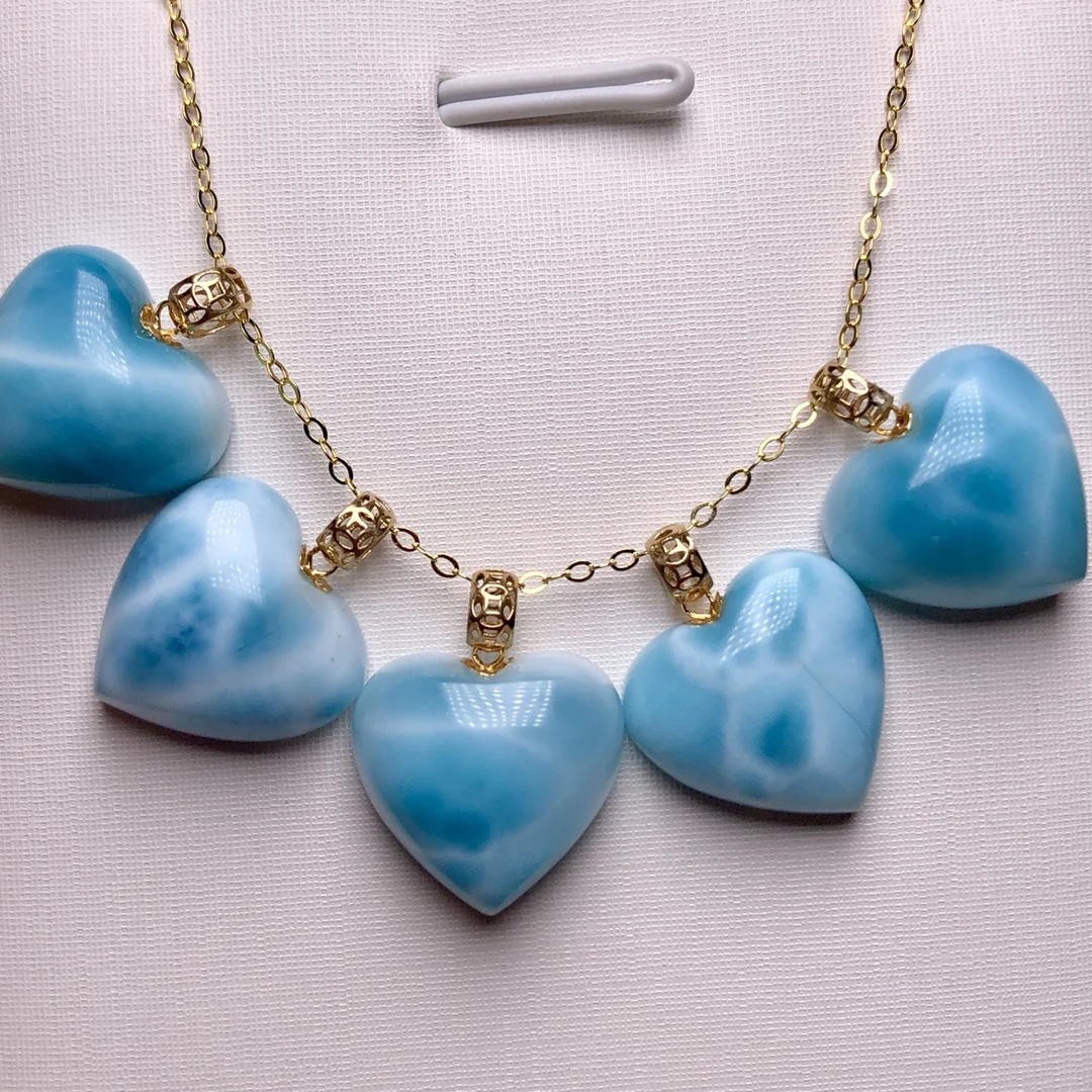 1Pcs/Lot Natural Copper Pectolite Larimar Pendant Clavicle Chain Necklace Men Women Jewelry Rare Gem Gold Buckle 18K Silver
1Pcs/Lot Natural Copper Pectolite Larimar Pendant Clavicle Chain Necklace Men Women Jewelry Rare Gem Gold Buckle 18K Silver