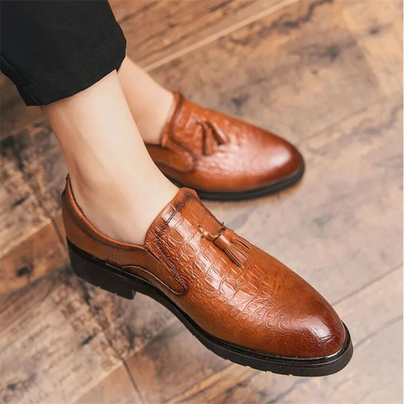 New crocodile pattern tassel men's platform shoes fashion men's official back to school dress wedding ball shoes zapatos hombre 
New crocodile pattern tassel men's platform shoes fashion men's official back to school dress wedding ball shoes zapatos hombre