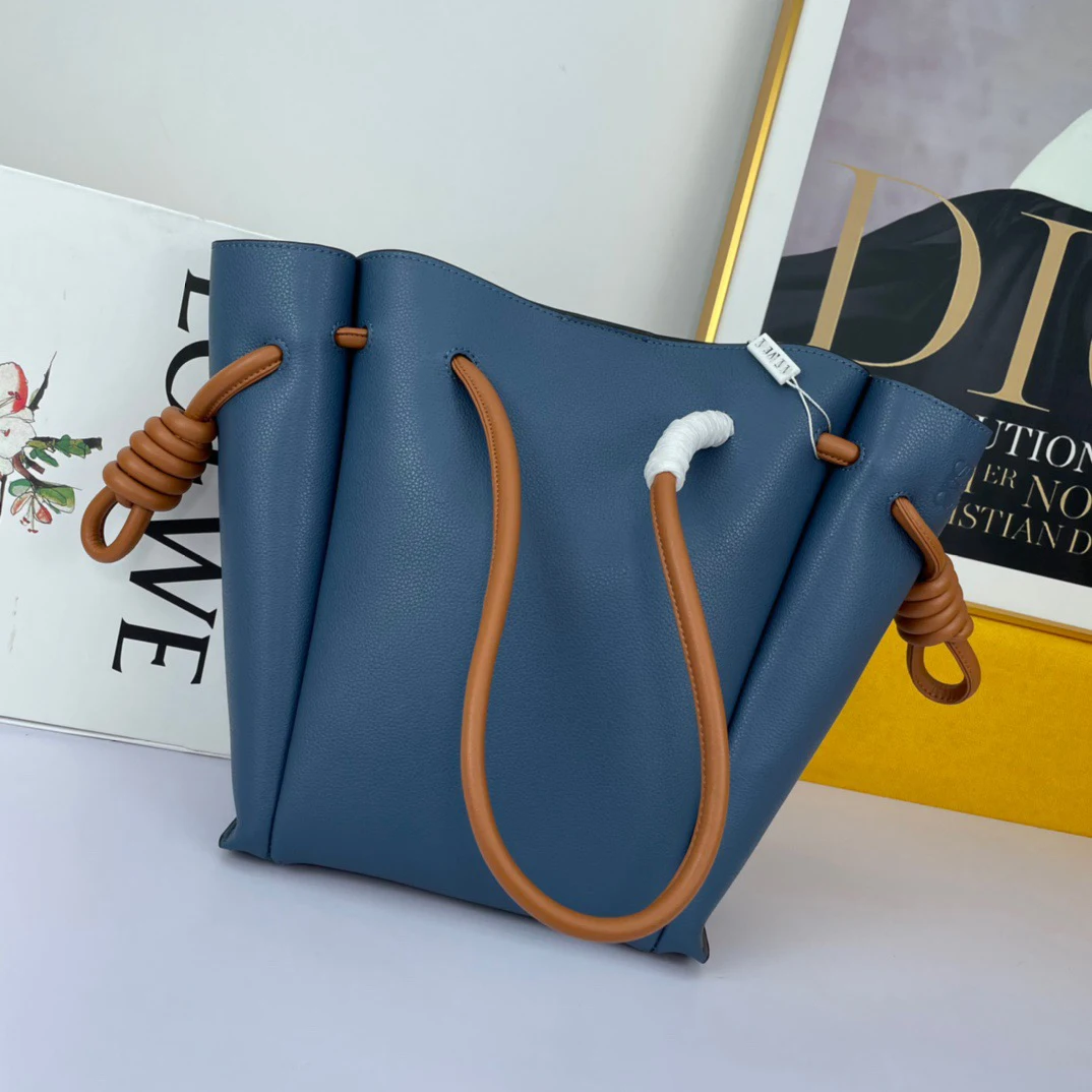 New Female Woman Bags bolsos Shoulder Bags hand bag Designer Genuine Leather Fashion Girls Messenger Bags brand bag bags for wom
New Female Woman Bags bolsos Shoulder Bags hand bag Designer Genuine Leather Fashion Girls Messenger Bags brand bag bags for wom