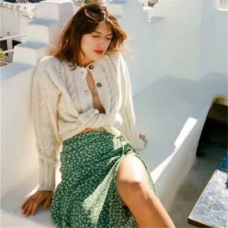 Casual Vintage 2020 Single Breasted Women Cardigans Winter Fashion O-neck Loose Knitting Sweater
Casual Vintage 2020 Single Breasted Women Cardigans Winter Fashion O-neck Loose Knitting Sweater