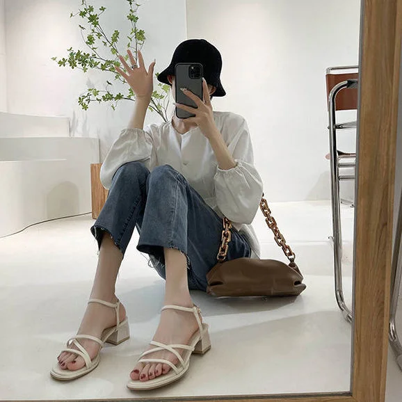 Sandal lady 2021 new summer fashion versatile fairy temperament thick heel net Red Cross Roman high heels
Sandal lady 2021 new summer fashion versatile fairy temperament thick heel net Red Cross Roman high heels