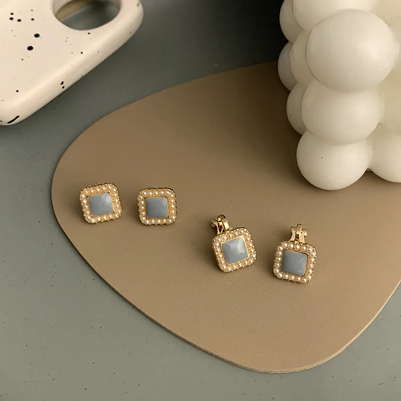 RZ141 S925 Pearl Earrings Tea Earrings Design Sense Riche Retro Bue Ear Clip Simple Cold Wind No Pierced Female
RZ141 S925 Pearl Earrings Tea Earrings Design Sense Riche Retro Bue Ear Clip Simple Cold Wind No Pierced Female