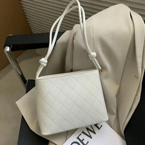 Summer retro small bag female bag 2021 fashion new trend versatile rhomboid cross-body bag fashion one-shoulder armpit bag
Summer retro small bag female bag 2021 fashion new trend versatile rhomboid cross-body bag fashion one-shoulder armpit bag