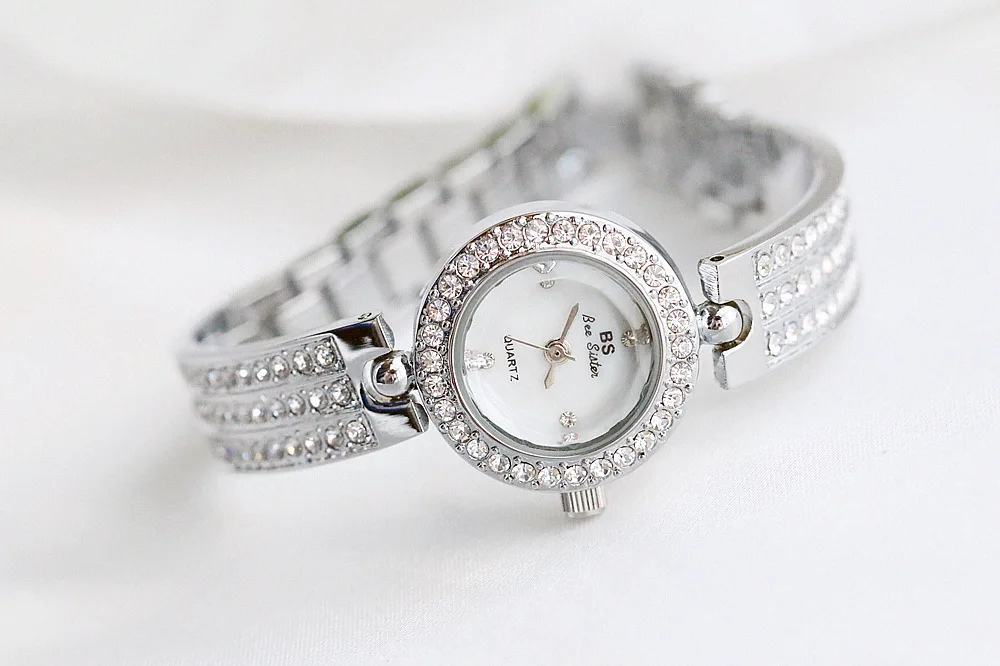 Часы наручные женские с бриллиантами квадратные серебристые 2021 | Наручные часы