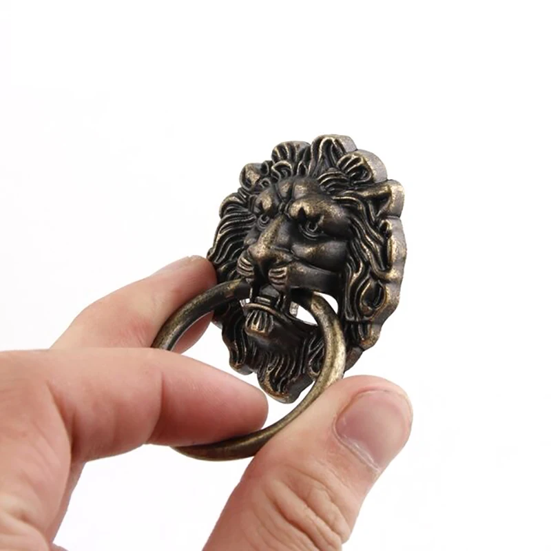 Antique Lion Door Knocker Lionhead Doorknockers Lions Brass Bronze Lion Head Shape Single Hole Jewelry Chest Box Ring Home Decor
Antique Lion Door Knocker Lionhead Doorknockers Lions Brass Bronze Lion Head Shape Single Hole Jewelry Chest Box Ring Home Decor