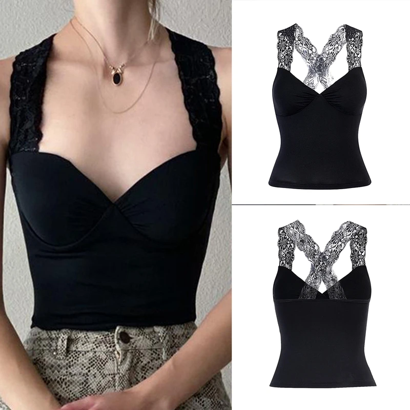 Женская однотонная майка с бретелькой через шею и темным кружевом
Женская однотонная майка с бретелькой через шею и темным кружевом