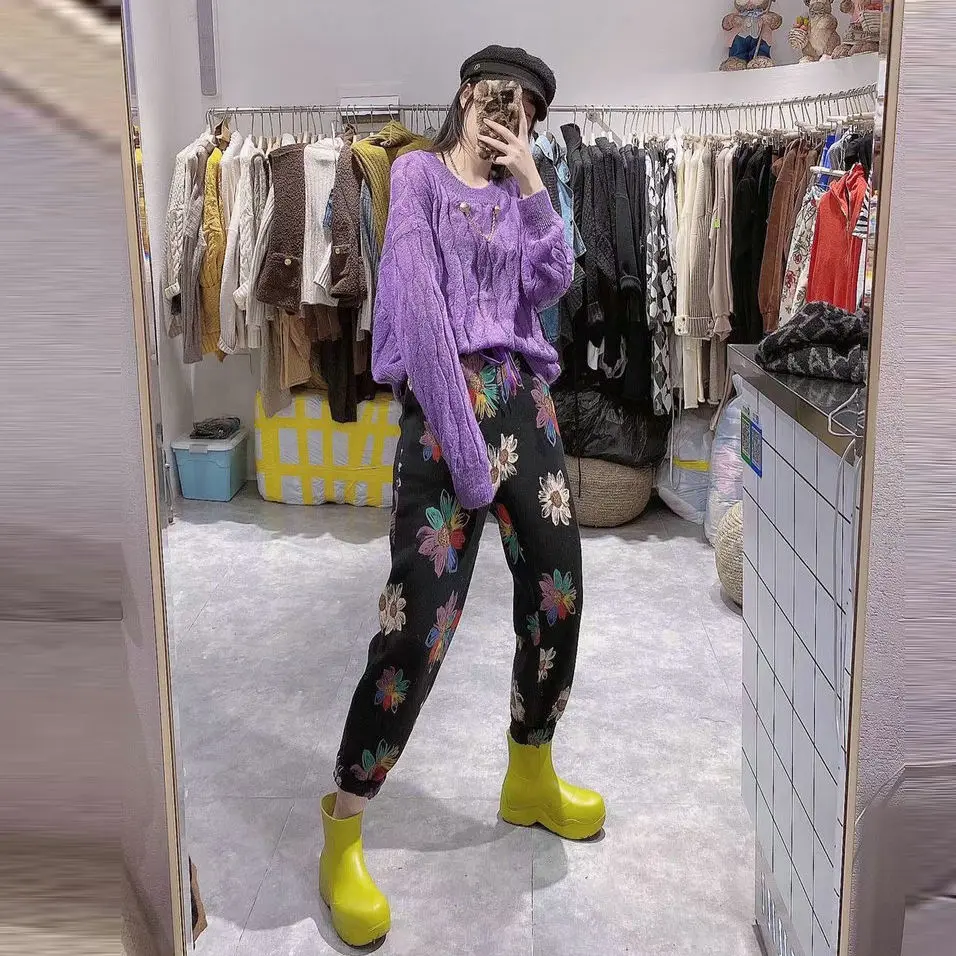 Autumn and winter daisy plus velvet padded casual pants women loose net red all-in-one leg pants
Autumn and winter daisy plus velvet padded casual pants women loose net red all-in-one leg pants