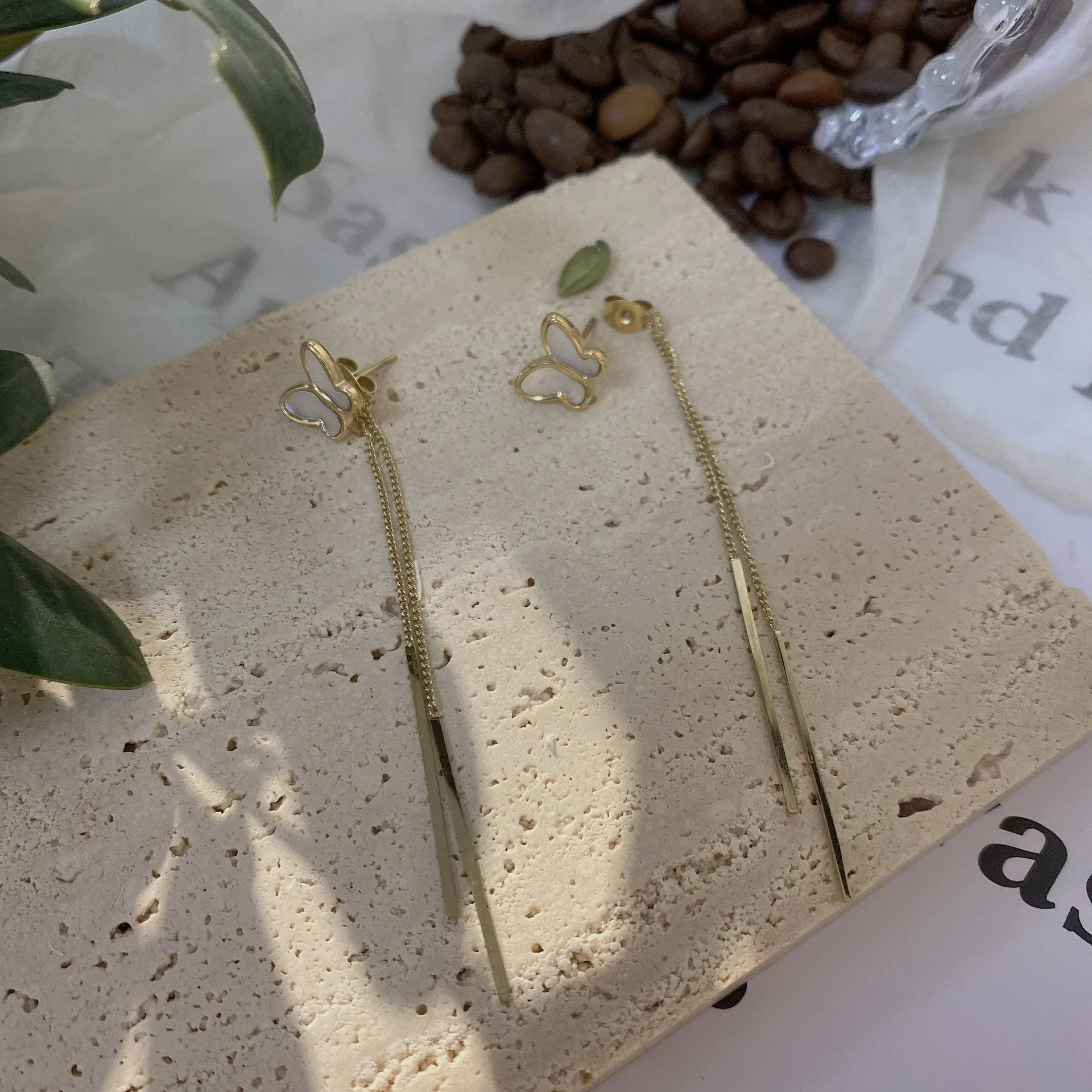 Bow tie titanium steel earrings with simple temperament long Tassel Earrings New European and American fashion earrings
Bow tie titanium steel earrings with simple temperament long Tassel Earrings New European and American fashion earrings