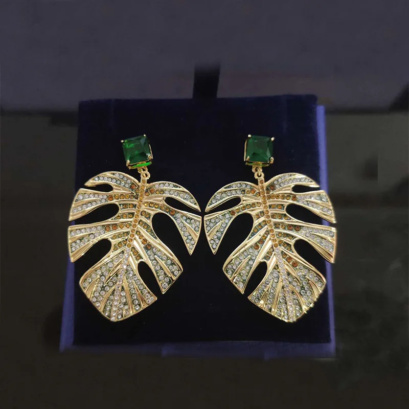 Fashion high quality original SWA pierced earrings original engraved symbols Ye Xingyue Bear Luxury jewelry gifts for women
Fashion high quality original SWA pierced earrings original engraved symbols Ye Xingyue Bear Luxury jewelry gifts for women
