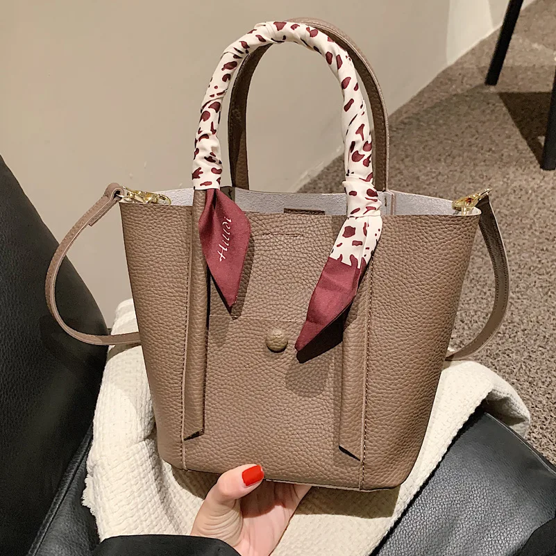 High-quality Women's Large-capacity Shoulder Bag 2021 New Autumn and Winter Messenger Handbag Fashion Lychee Pattern Bucket Bag
High-quality Women's Large-capacity Shoulder Bag 2021 New Autumn and Winter Messenger Handbag Fashion Lychee Pattern Bucket Bag