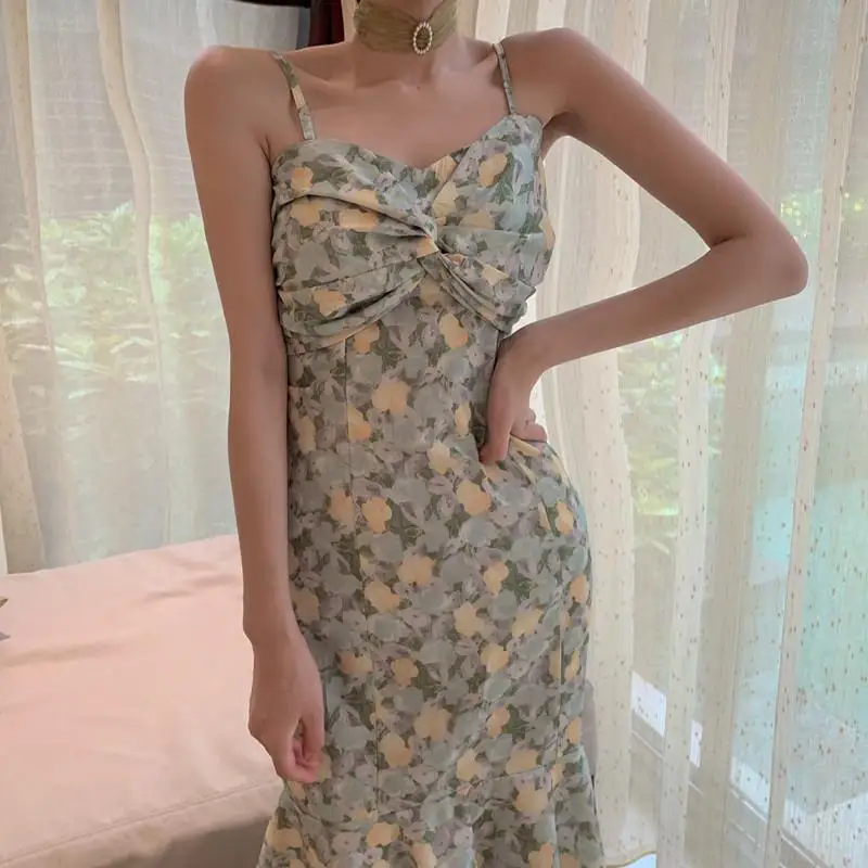 Summer wrap chest sling off shoulder flower fishtail mid length skirt sexy dress women's wear
Summer wrap chest sling off shoulder flower fishtail mid length skirt sexy dress women's wear