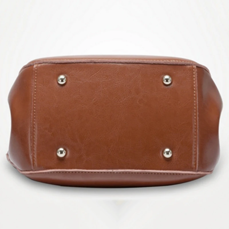 Genuine Leather Handbag Womens Retro Middle Size Tote Shoulder Bag 
Genuine Leather Handbag Womens Retro Middle Size Tote Shoulder Bag