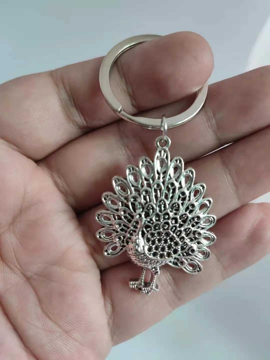 2021 Alloy Peacock Pendant Antique Silver Jewelry Keychain Peacock Open Screen Key Ring Friend Gift 
2021 Alloy Peacock Pendant Antique Silver Jewelry Keychain Peacock Open Screen Key Ring Friend Gift